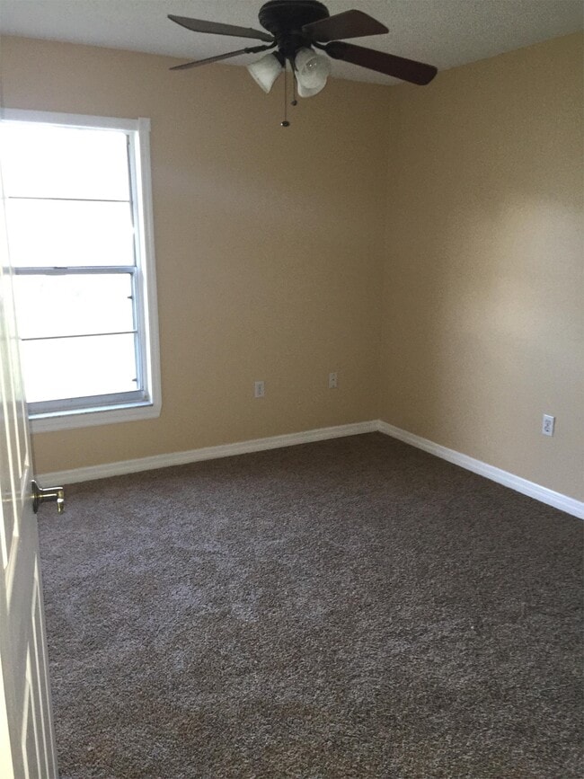 Building Photo - 925 Whisler Ct