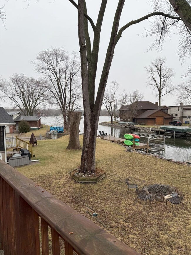Building Photo - Lake Livin' - 3 Bed / 1.5 bath house on Lake Monona Channel