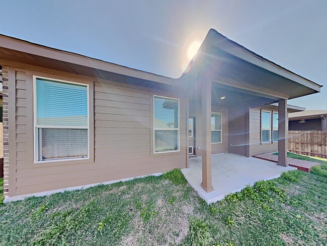 Building Photo - 9113 Golden Hollow Ln