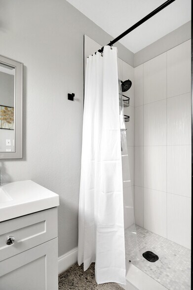 Building Photo - 401 S Mars Ave