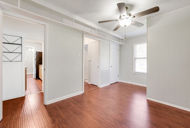 Building Photo - Highland Park Gem- 3/1 with Large Yard