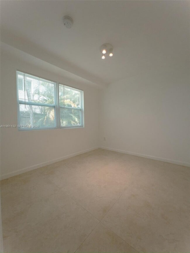 Building Photo - 3676 Oak Ave