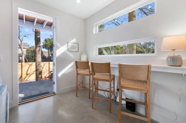 Building Photo - 2A Sanchez Cove