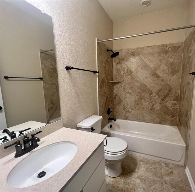 Building Photo - 5100 Lazy Ct Dr