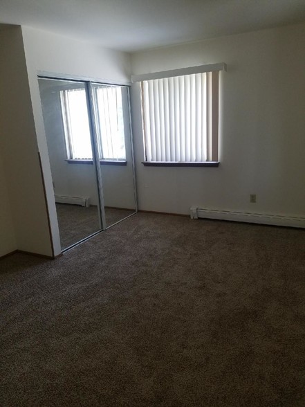 Building Photo - 911 Fairview Dr