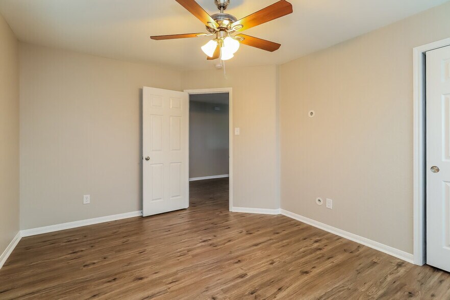 Building Photo - 9952 Swallow Dr