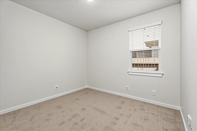 Building Photo - 14334 Winema View Ln