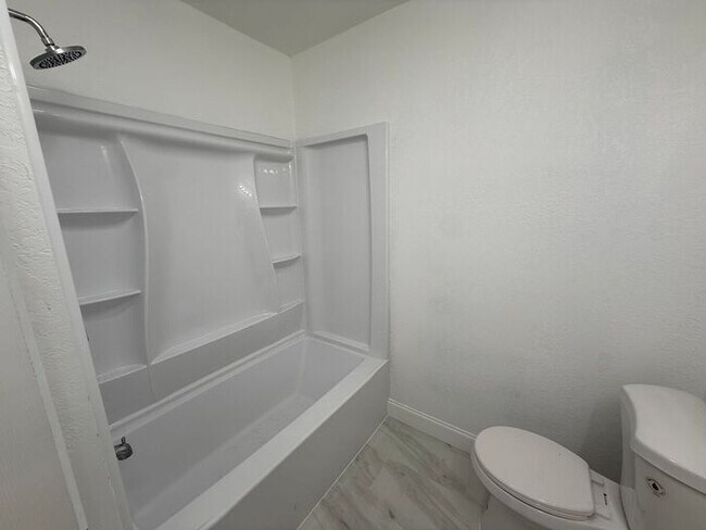 Building Photo - Groveland Home on large lot-$500 OFF FIRST MONTH'S RENT