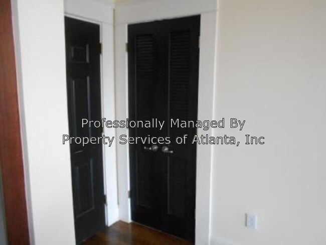 Building Photo - 943 N Ormewood Park Dr SE