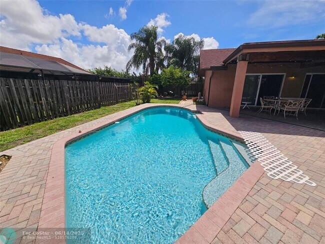 Building Photo - 11327 Little Bear Dr