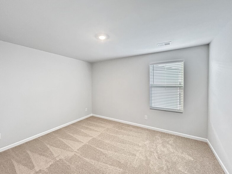 Building Photo - 367 Pine Crest View Dr