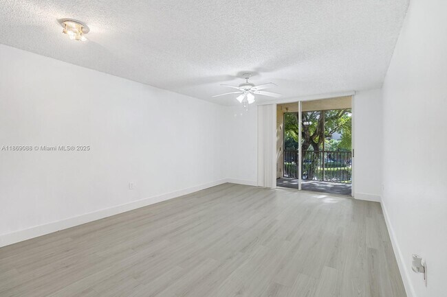 Building Photo - 8333 Lake Dr