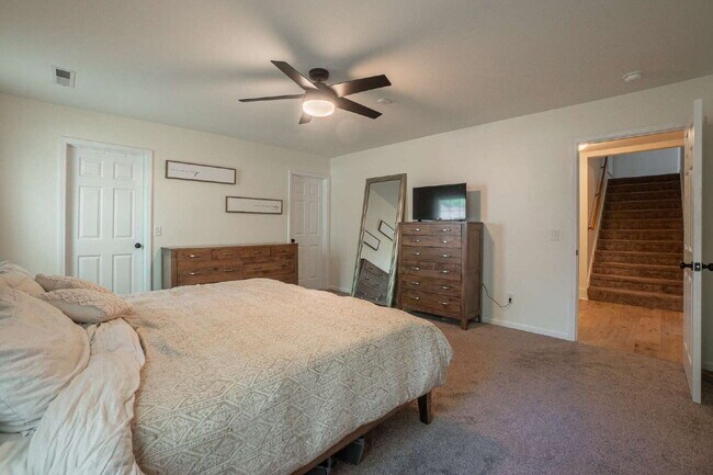 Building Photo - Available mid June!