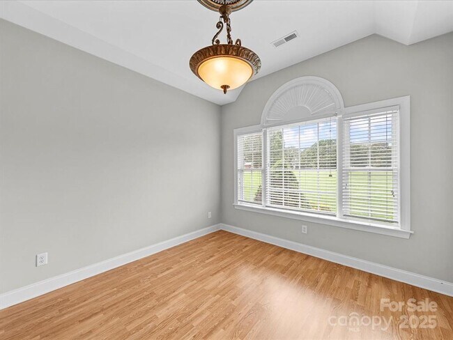 Building Photo - Gorgeous 3 Bed/2 Bath Home for Rent