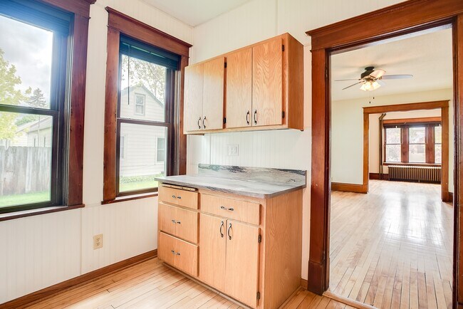 Building Photo - 1360 Dale St N