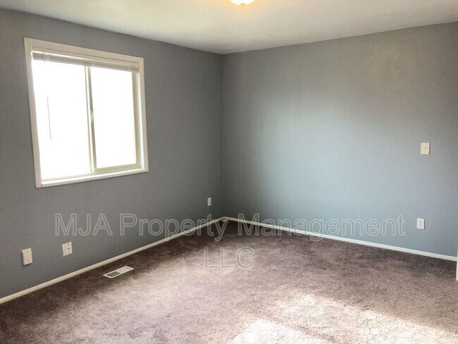 Building Photo - 5943 Lodestone Ave