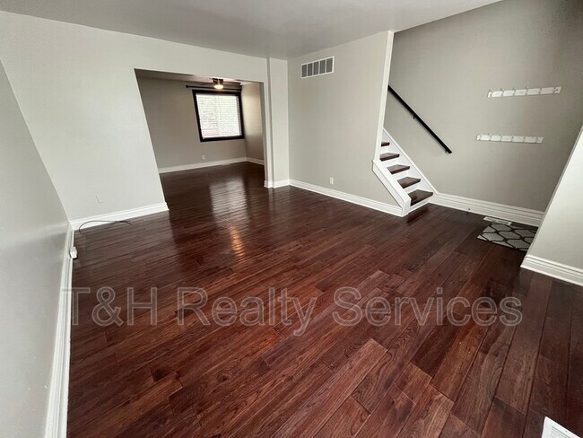 Building Photo - 116 E 27th St