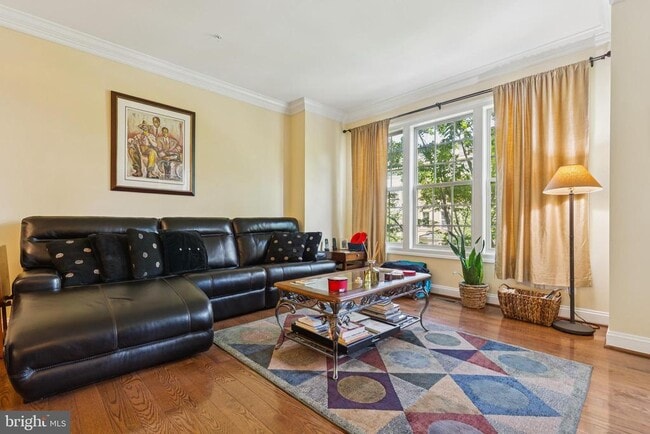 Building Photo - 724 Sentry Square