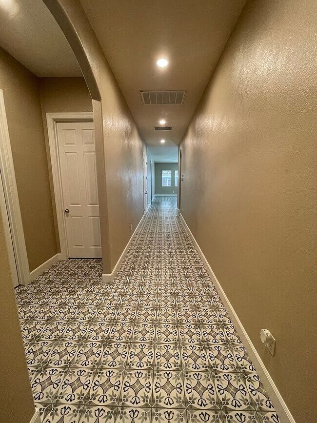 Building Photo - 1210 Wildcat Dr