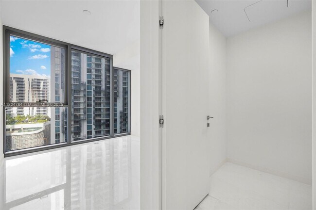 Building Photo - 300 Biscayne Blvd Way