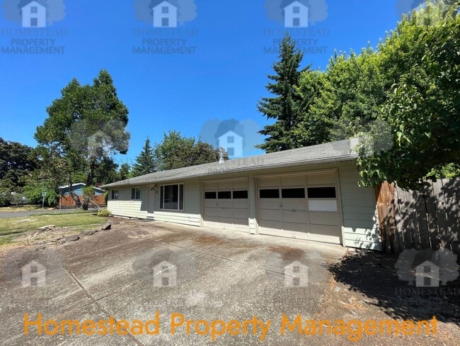 Building Photo - SPEND EVENINGS IN YOUR BEAUTIFUL PRIVATE BACK YARD!