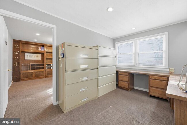 Building Photo - 1721 University Blvd W