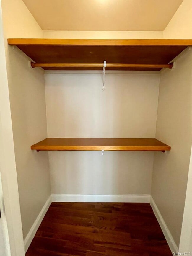 Building Photo - 5 Brandreth St