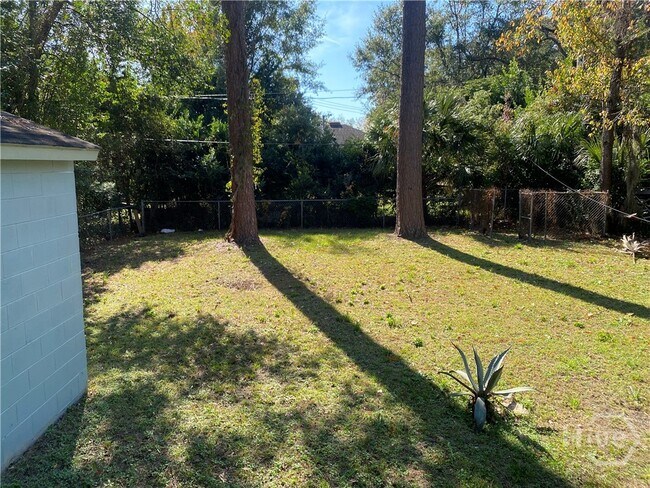 Building Photo - 19 W 53rd St