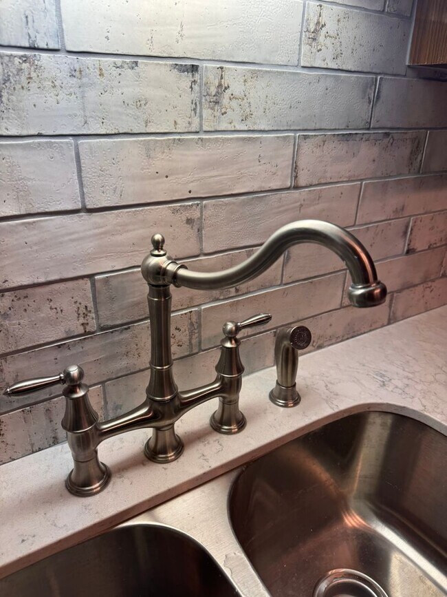 Building Photo - 1175 Pebble Dr