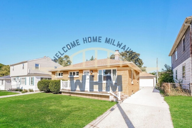 Building Photo - 4902 W Lynndale Ave