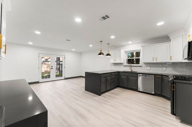 Building Photo - 26 E Woodtimber Ct