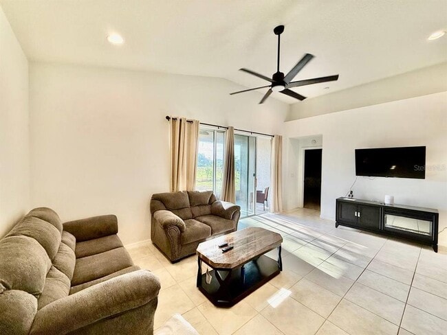 Building Photo - 7832 Red Hickory Pl