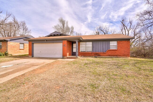 Primary Photo - Beautifully Remodeled 3 or 4 bedroom with ...