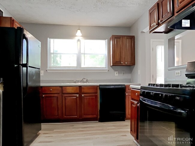 Building Photo - 1372 Inman Ct