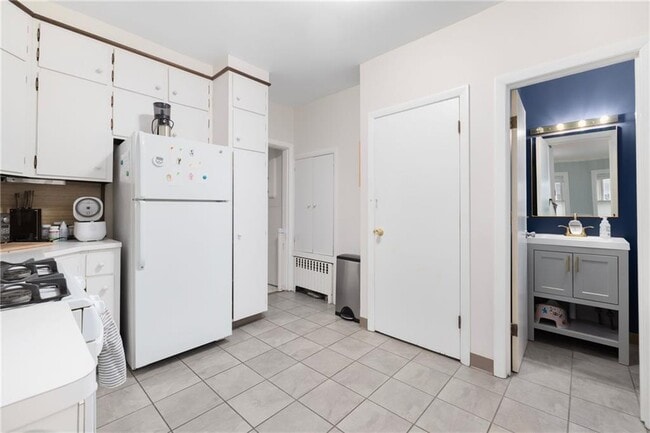 Building Photo - 422 Wayland Ave