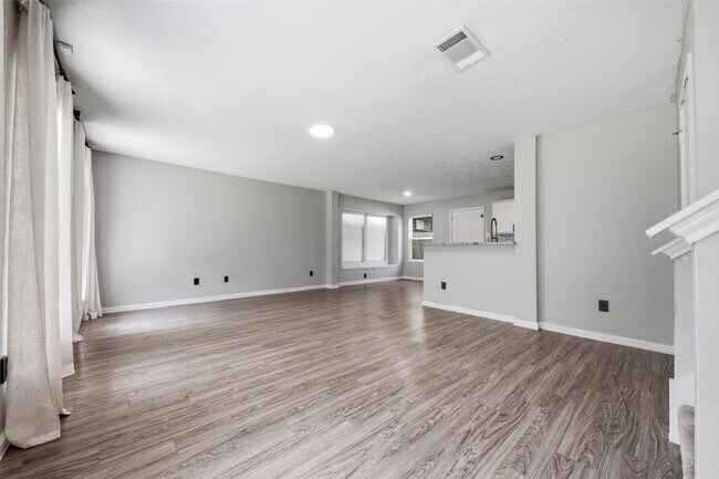 Building Photo - 15011 Crockett Rd