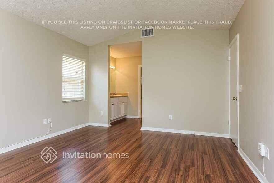 Building Photo - 576 NW 48th Ave