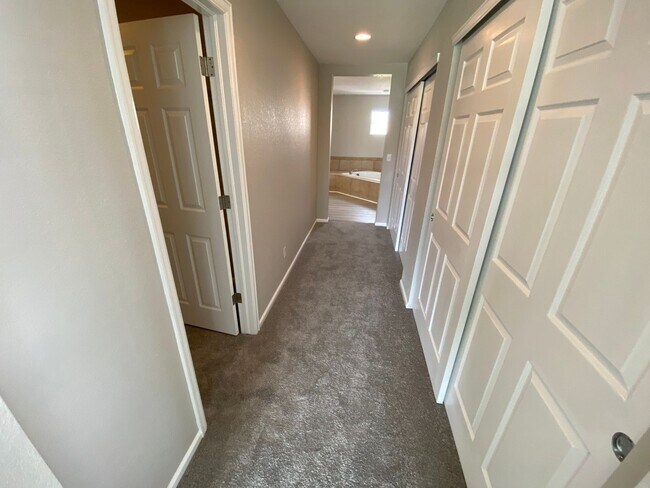 Building Photo - Spacious Home in Horizon Estates