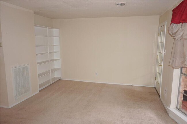 Building Photo - 1525 Ramada Dr