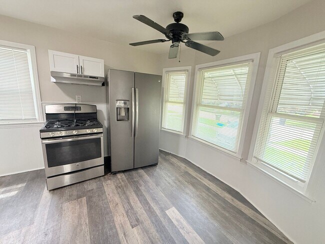 Building Photo - Renovated 3-Bedroom Home – We Welcome Sect...