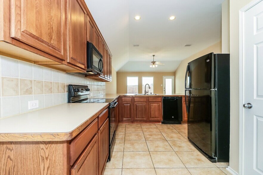 Building Photo - 1235 Sweetwater Dr