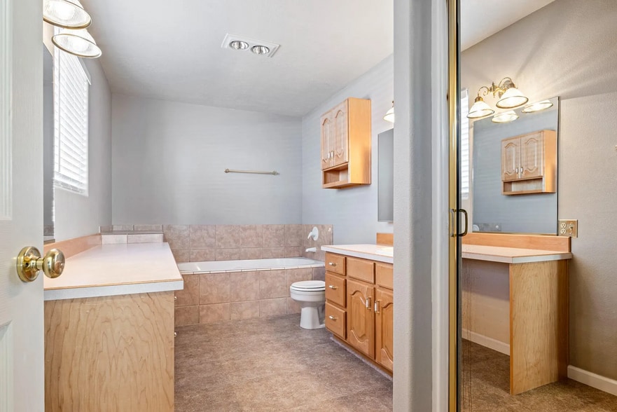 Building Photo - 1852 N Wedgewood Ln