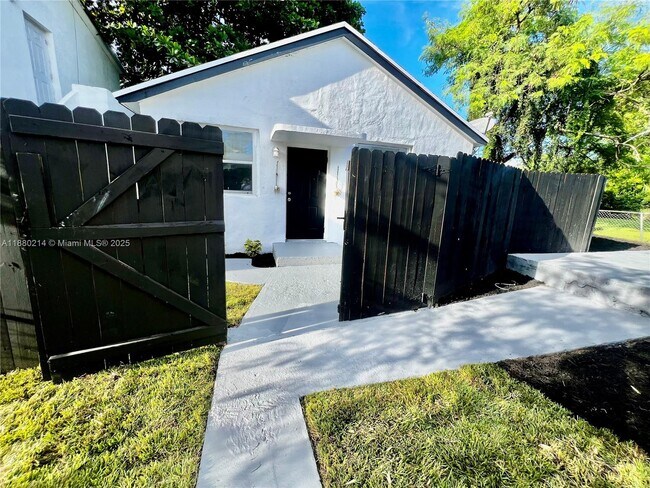 Building Photo - 1601 NW 50th St