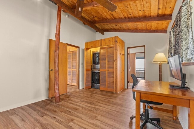 Building Photo - Captain Cook Home – 3 Bed, 2 Bath + Bonus Room! Fully Furnished with Solar Power