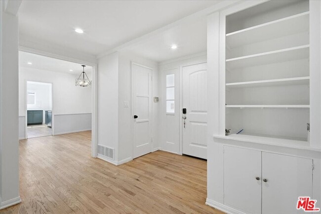 Building Photo - 12818 Hatteras St