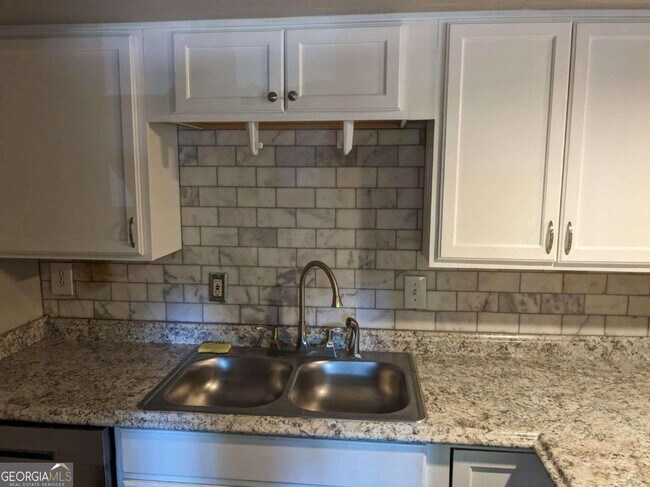 Building Photo - 1418 Foxhall Ln SE