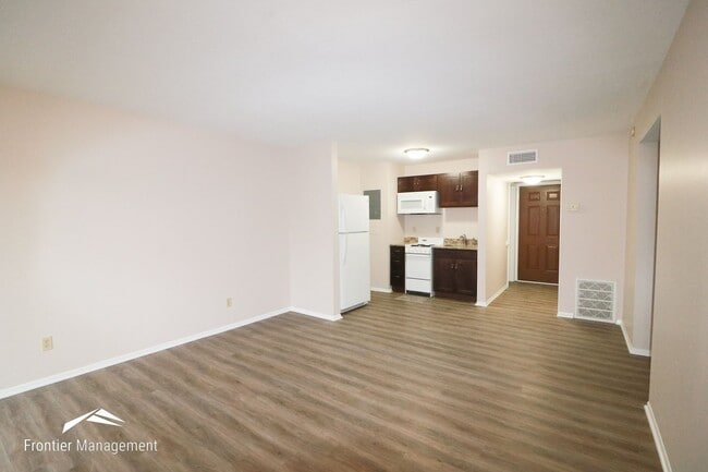 Building Photo - 1500 McCain Ln