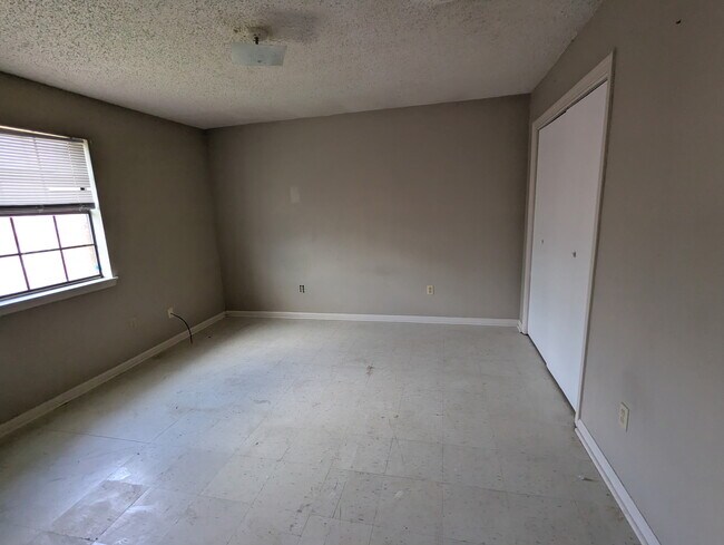 Building Photo - 408 Scotsdale St
