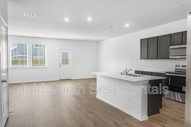 Building Photo - 220 Redwood Rd