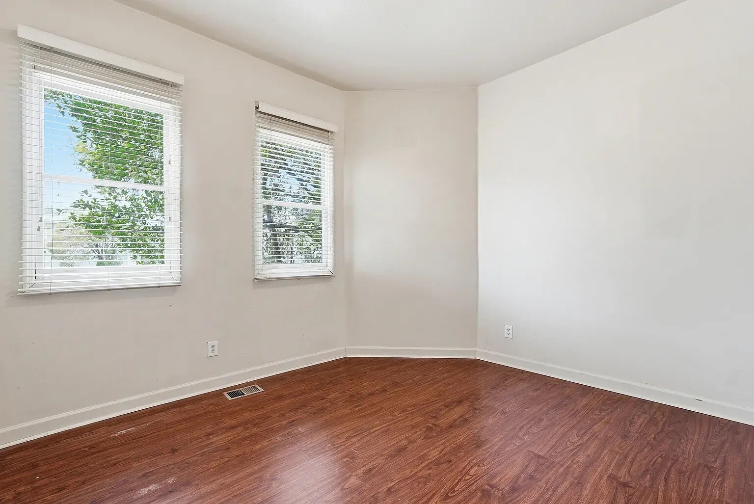 Building Photo - 309 W 41st St